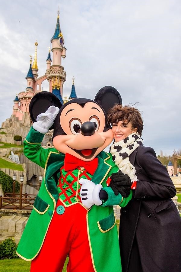Paz Vega vuelve a la infancia en Disneyland París