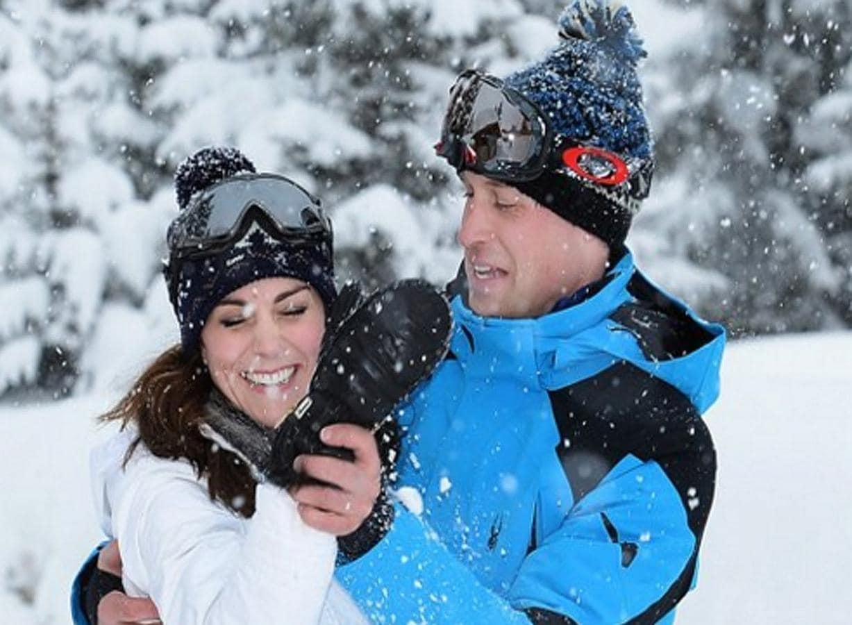 El príncipe Guillermo y Kate Middleton, una pareja feliz y enamorada en la nieve