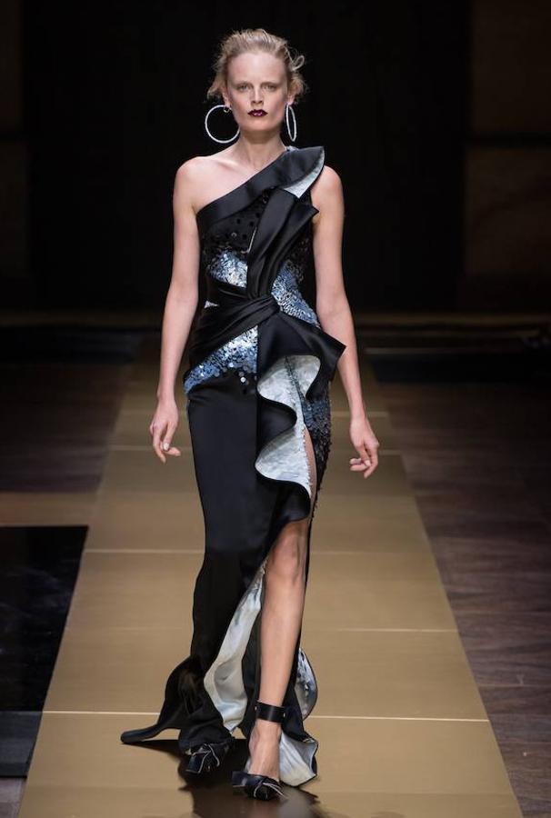 Vestido negro de Atelier Versace