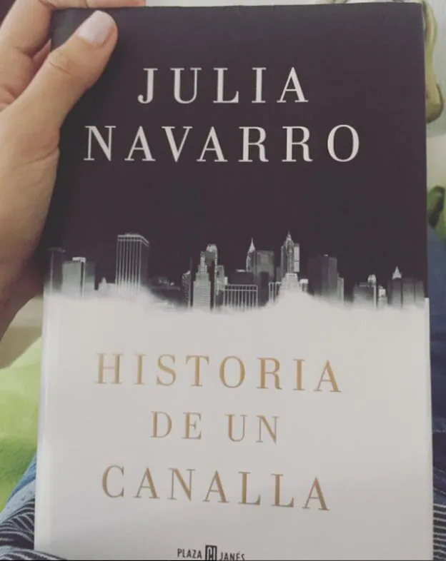 Este es el título del libro que está leyendo Alba Carrillo./instagram.