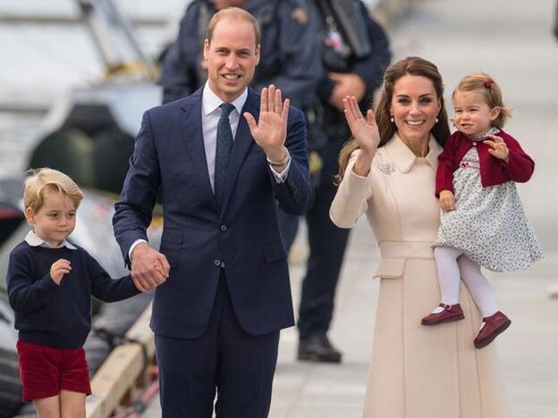 Guillermo de Inglaterra y Kate Middleton junto a sus hijos, Jorge y Carlota./Gtres