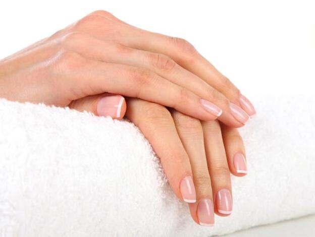 Cuida a diario tus manos con cremas específicas para mantenerlas jóvenes más tiempo./Fotolia