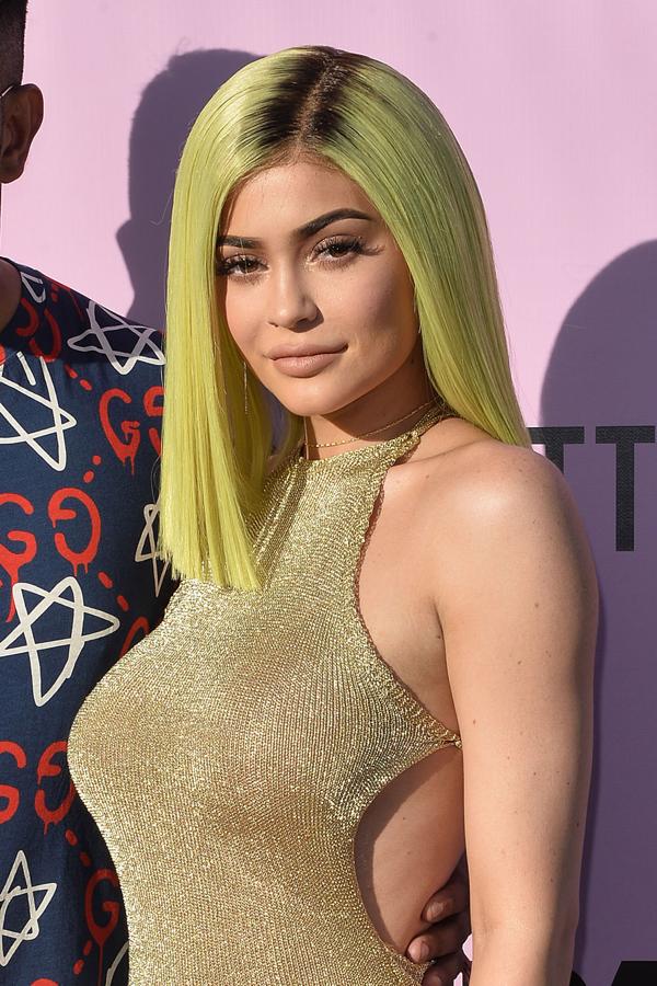 Colores raros de pelo: Amarillo flúor como Kylie Jenner