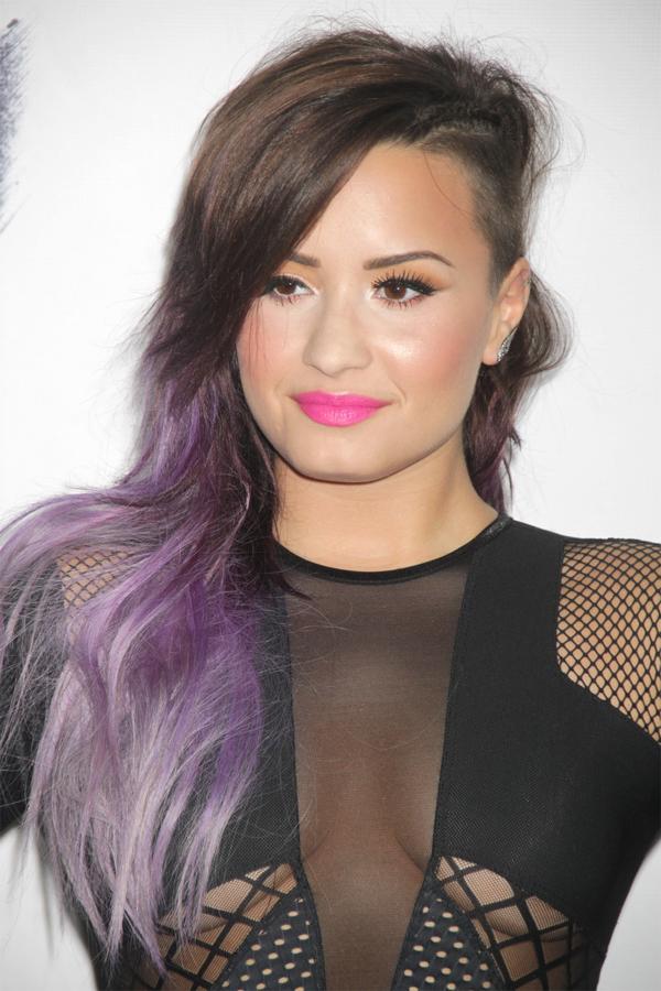Colores raros de pelo: Mechas púrpuras como Demi Lovato