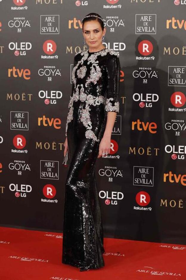 Nieves Álvarez, espectacular con vestido de Dolce&Gabbana en la alfombra roja de los Premios Goya 2018./twitter.
