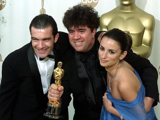 Pedro Almodóvar gana el Oscar por Todo sobre mi madre, en 1999.