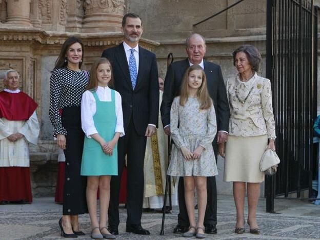 La Familia Real antes de entrar en la Iglesia./Gtres
