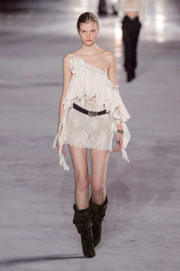 10 tendencias de moda para el verano: Vestidos mini como en Saint Laurent