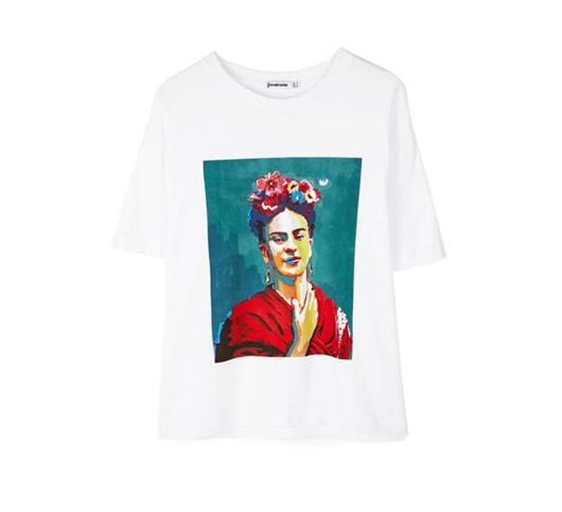 Camiseta estampada con imagen de Frida Kahlo, 15,99 euros.