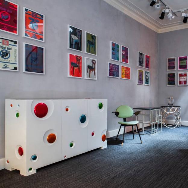 Galerie du Passage Pierre Passebon tiene muebles y objetos del siglo XX y XXI