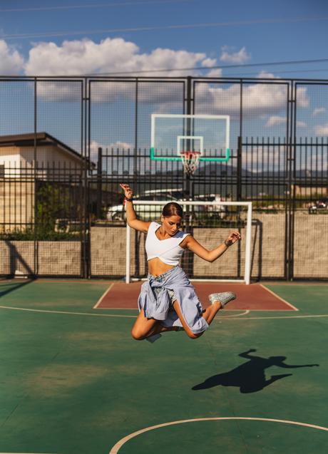 Mujer saltando/PEXELS