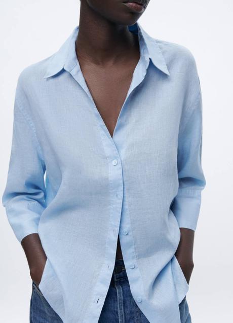 Camisa en tono celeste de lino