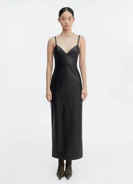 Vestido de cuero negro con tirantes
