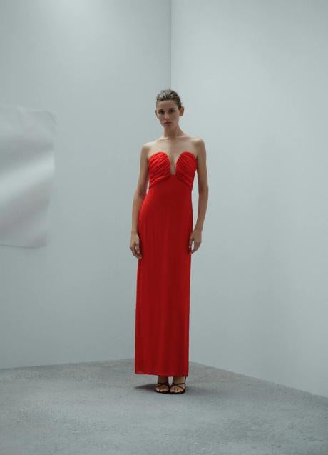 Vestido de color rojo de Mango. Foto: Mango.