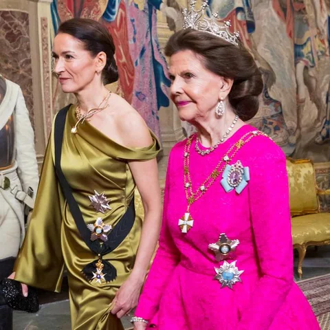 Cena de gala en Suecia: del espectacular vestido de la reina Silvia a la tiara joya de Victoria