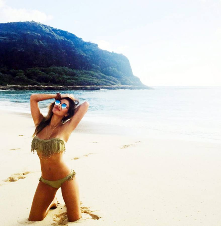 Nicole Scherzinger, el 'postureo' con bikini sexy de flecos