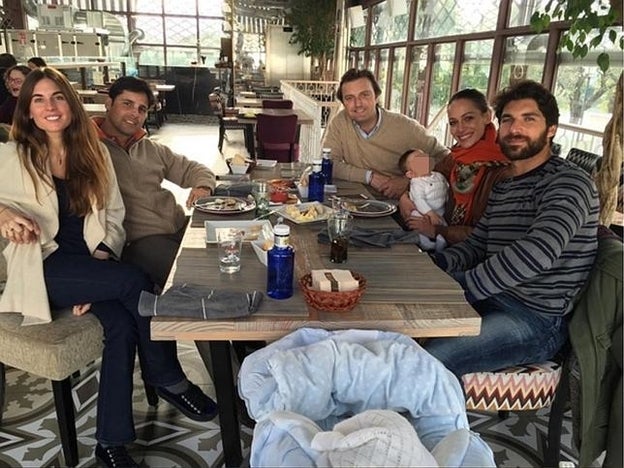 A Eva González, entre rumores de embarazo, se le despierta el instinto maternal