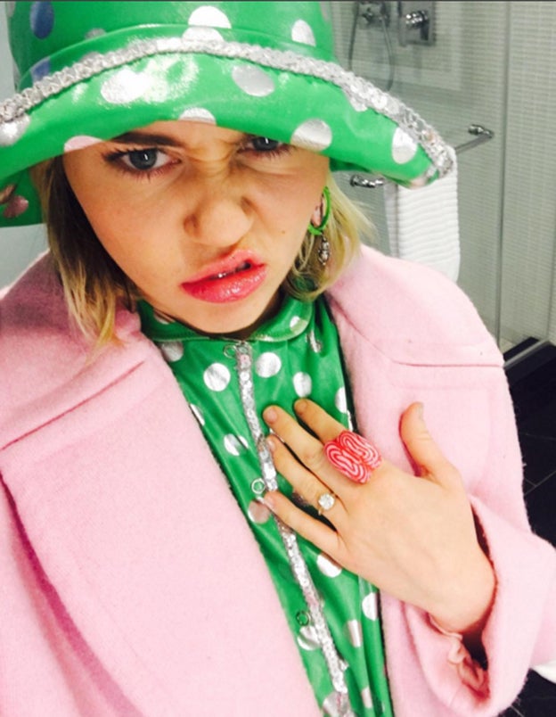 Miley Cyrus vuelve a ponerse el anillo de compromiso