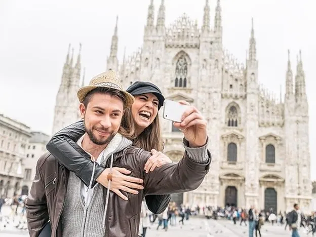 Los nuevos turistas 'retransmiten' sus viajes a través de sus redes sociales./fotolia