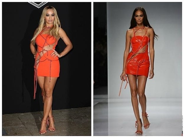 Rita Ora acudió al desfile con el mismo look con el que desfiló Joan Smalls en la pasarela.