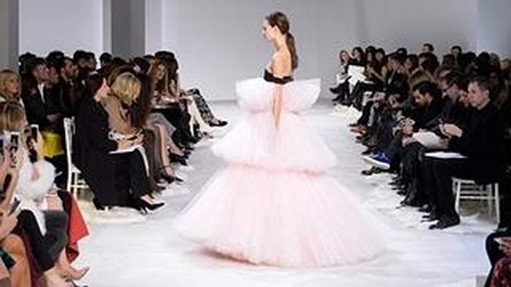 Desfile de Alta Costura de Giambattista Valli para la primavera de 2016