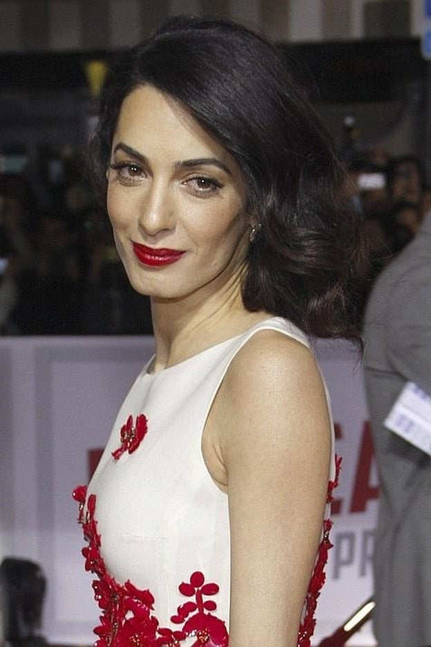 Amal Clooney sorprende con un cambio de look