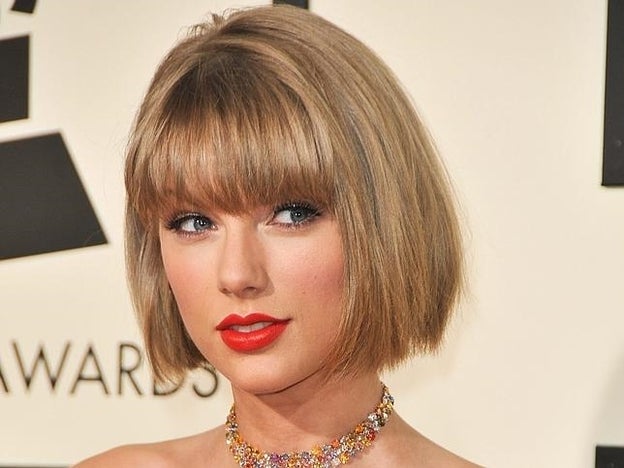 Taylor Swift estrena corte de pelo en los Grammy 2016