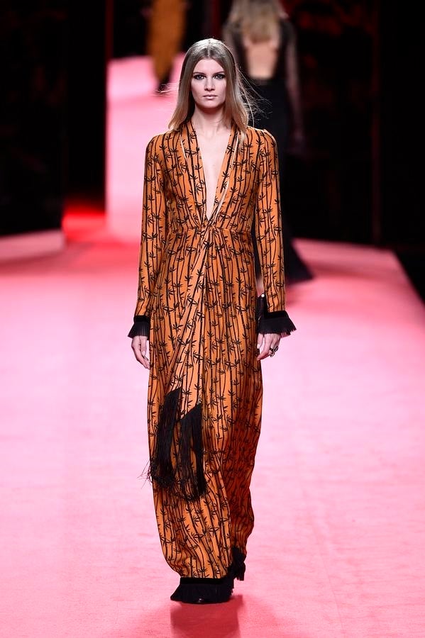 Juanjo Oliva en la MBFW de Madrid: vestido naranja