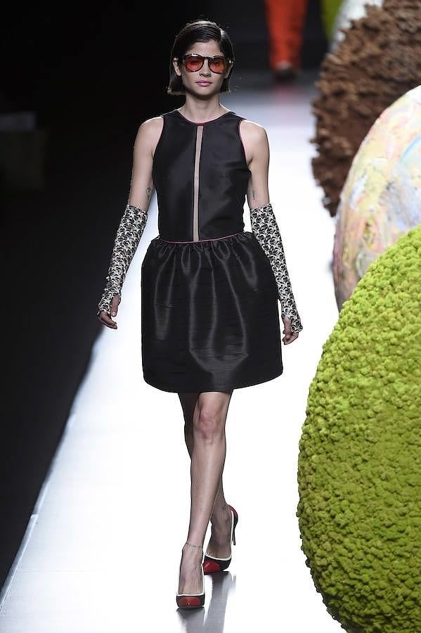 Desfile Ion Fiz en la MBFWM: vestido negro