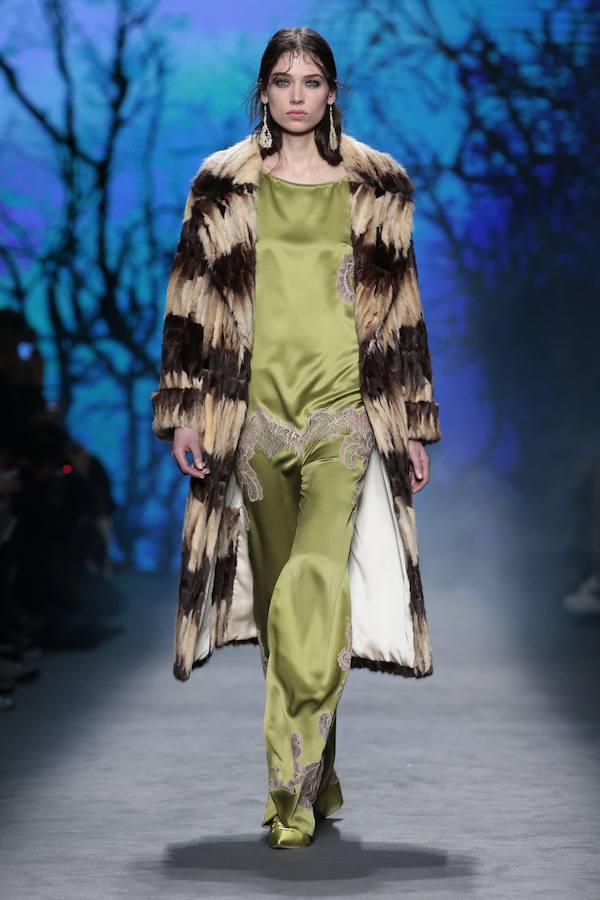 Alberta Ferretti tira de lencería para el invierno de 2016