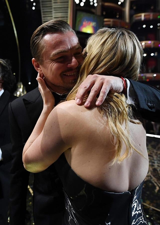 Besos y abrazos en los Premios Oscar 2016: Kate Winslet y Lenardo DiCaprio