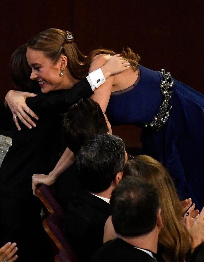 Besos y abrazos en los Premios Oscar 2016: Brie Larson y Jacob Tremblay