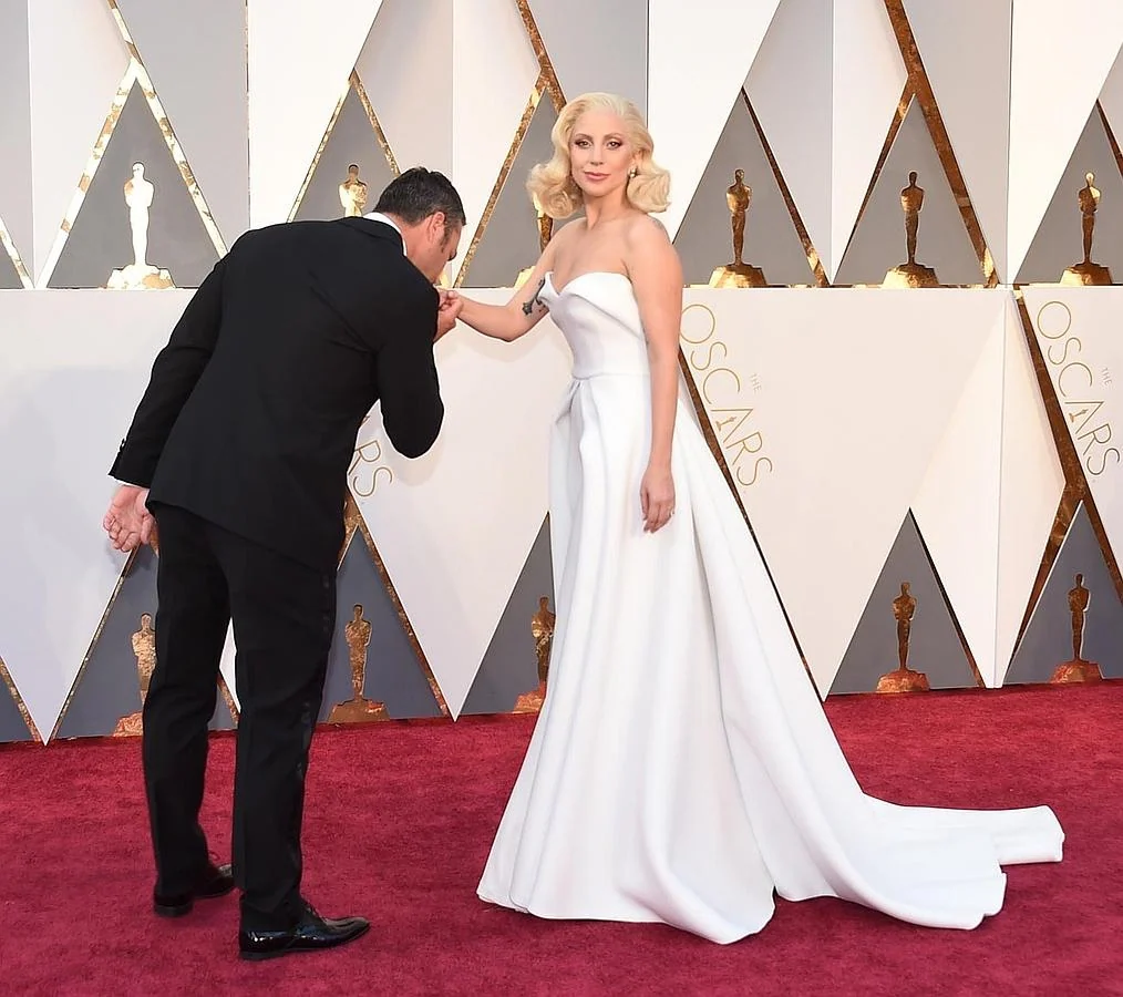 Lady Gaga comparte su momento de gloria en los Oscar con Taylor Kinney