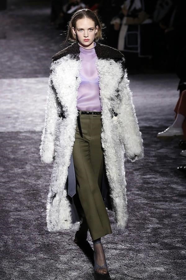 Lujo y sensualidad en el desfile de Nina Ricci