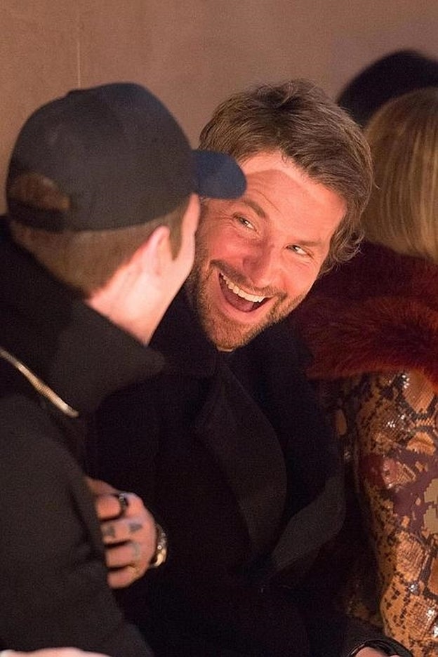 Bradley Cooper, espectador de lujo en el desfile de Irina Shayk en Milán