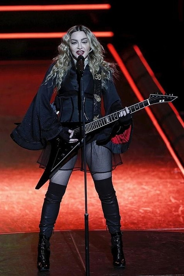 Madonna rompe a llorar en un concierto al dedicar una canción a su hijo
