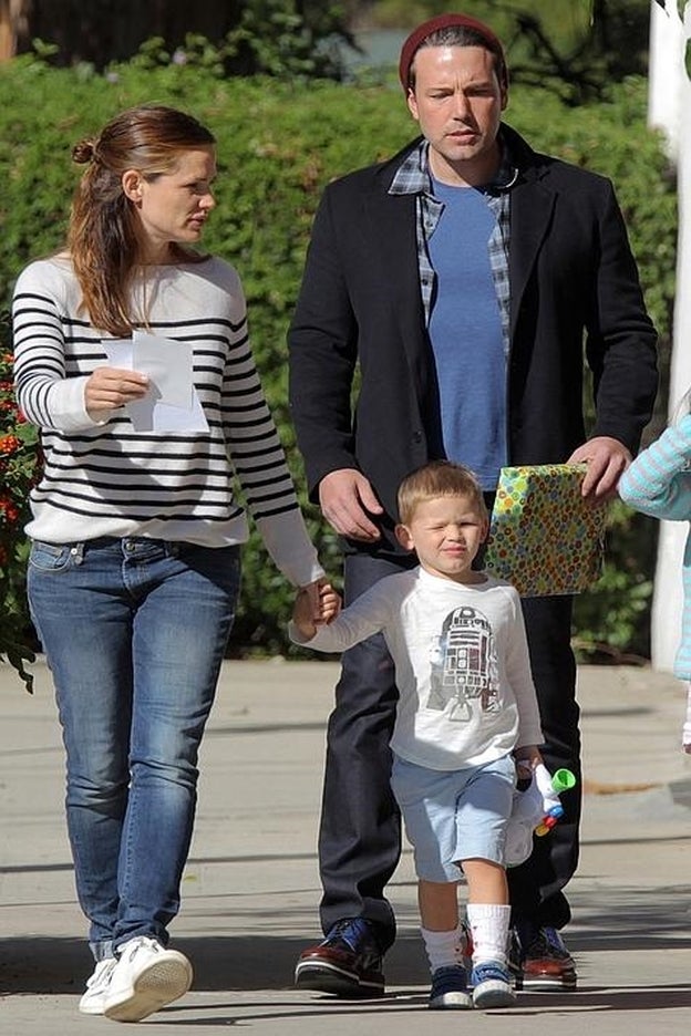 Jennifer Garner y Ben Affleck pasean con su hijo Samuel./gtres