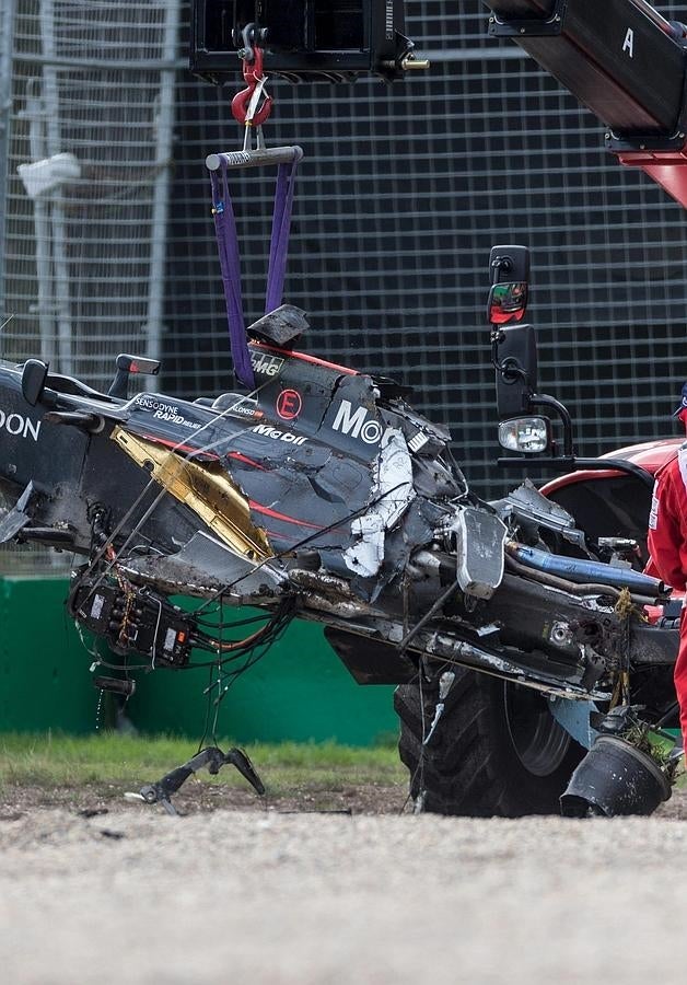 Las fotos del aparatoso accidente de Fernando Alonso en Melbourne
