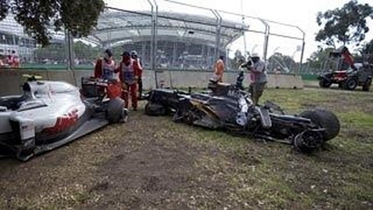 Las fotos del aparatoso accidente de Fernando Alonso en Melbourne