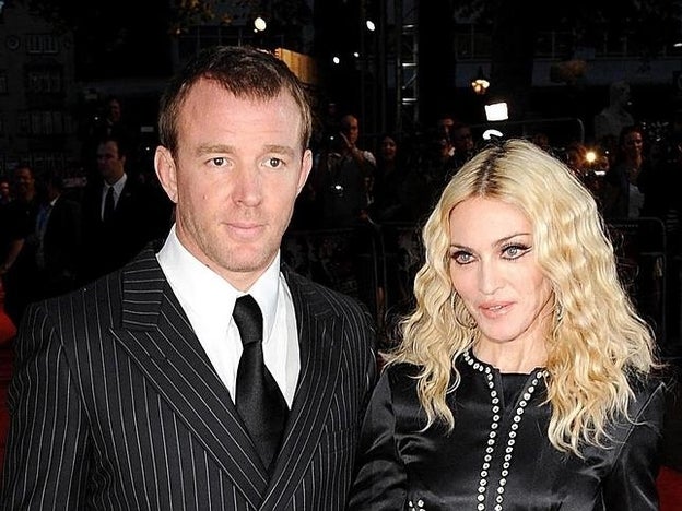 El juez advierte a Madonna a Guy Ritchie de los peligros que entraña para su hijo que no se pongan de acuerdo