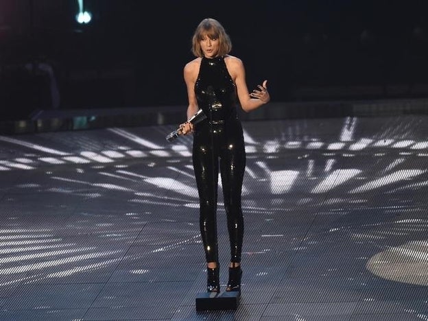 La romántica dedicatoria de Taylor Swift a Calvin Harris en los iHeartRadio Awards