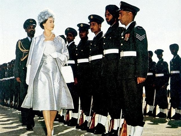 Isabel II: 90 años de estilo