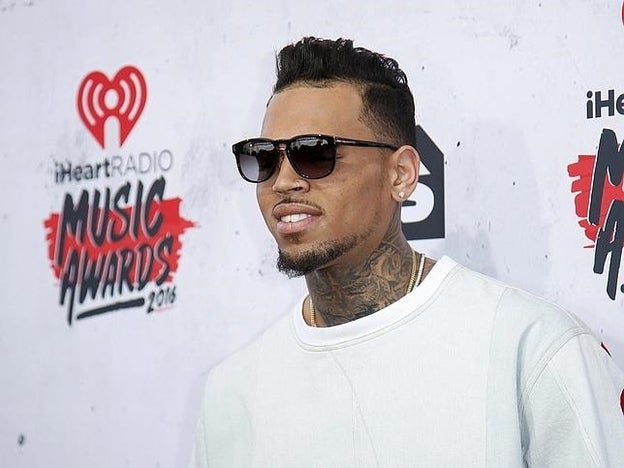 Chris Brown pensó en suicidarse tras los malos tratos a Rihanna