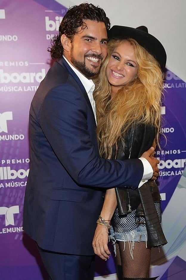 Así posaron Paulina Rubio y Gerardo Bazúa a los Billboard Latin Music Awards./gtres.