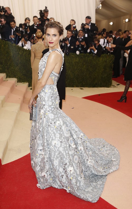 Allison Williams en la Gala del Met 2016