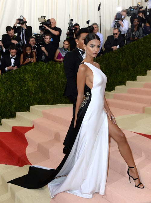 Emily Ratajkowski en la Gala del Met 2016