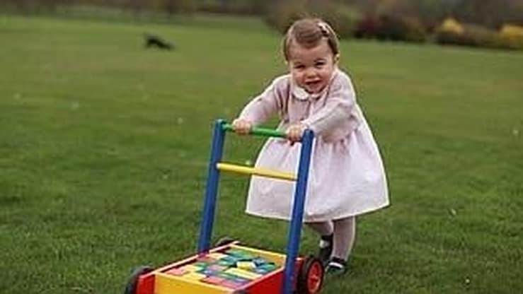 Kate Middleton fotografía a la princesa Carlota en su primer cumpleaños