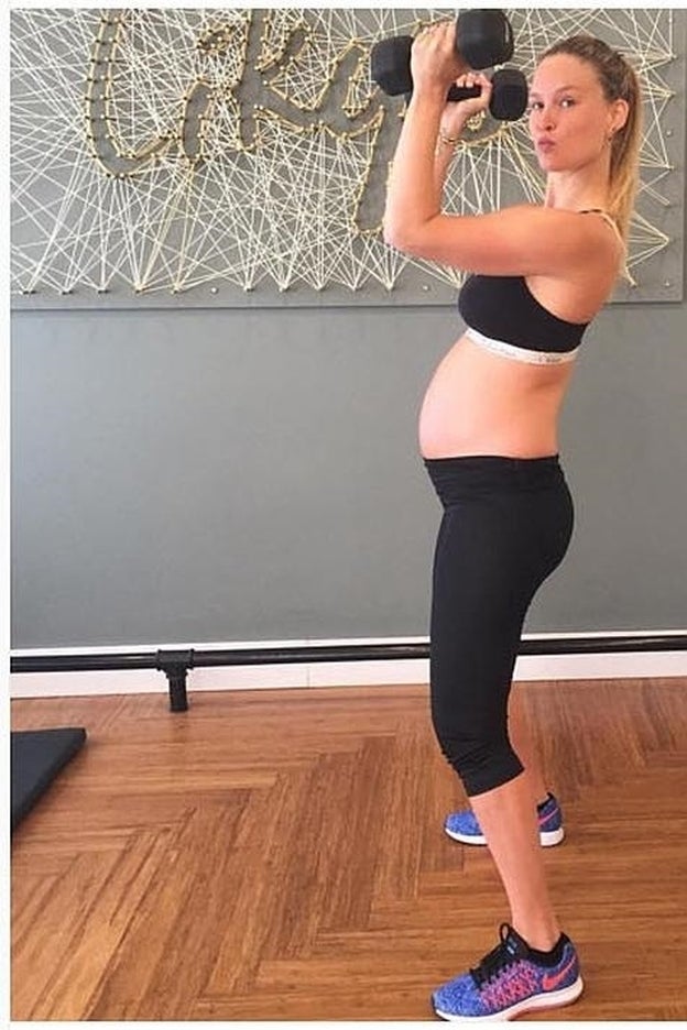 Bar Refaeli, premamá tonificada