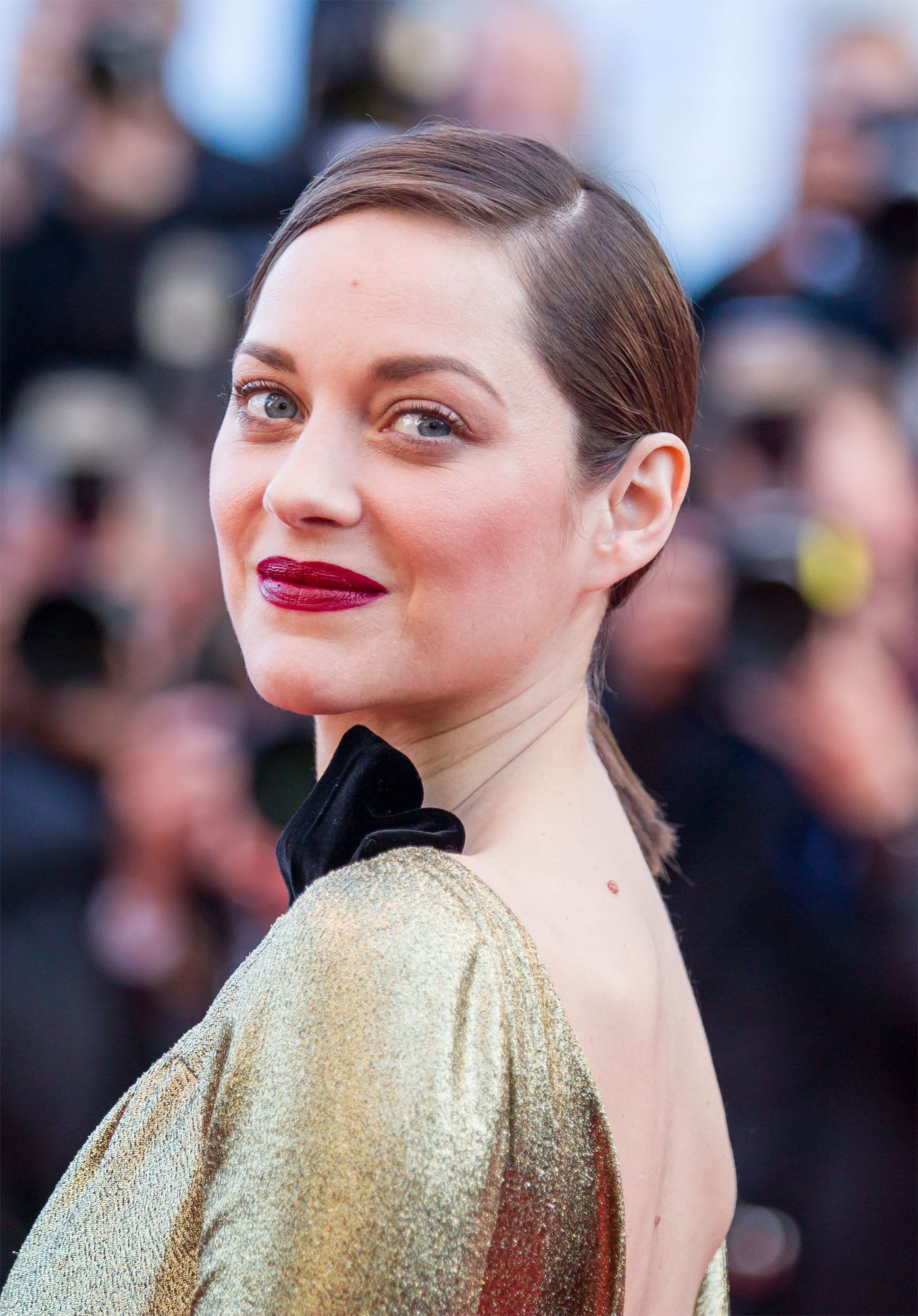 Peinados y maquillajes del Festival de Cannes 2016: Marion Cotillard con labios en color cereza