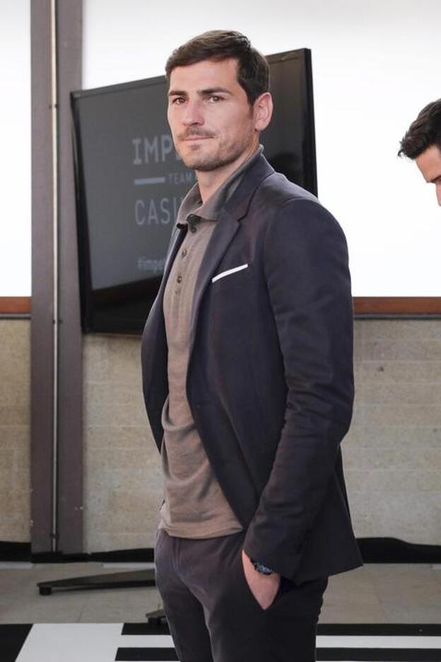 Iker Casillas se enzarza con un periodista en Twitter